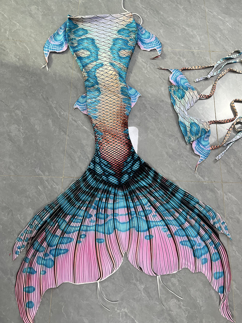 Colorful Dreamy Mermaid Tail A - Aquarium review and price