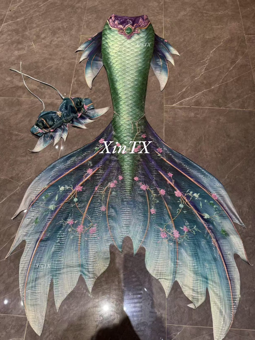 man woman mermaid tail hot sta - Aquarium review and price